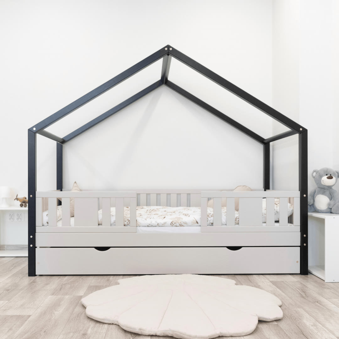 łóżko dziecięce z szufladą pod łóżko na koce i pościel w zimowym pokoju